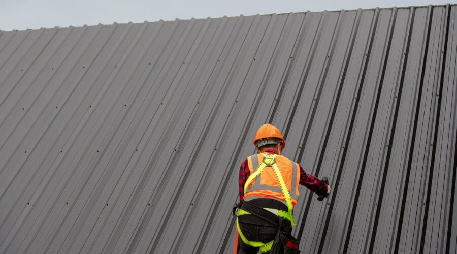 Professional gutter cleaning in Bacliff, TX